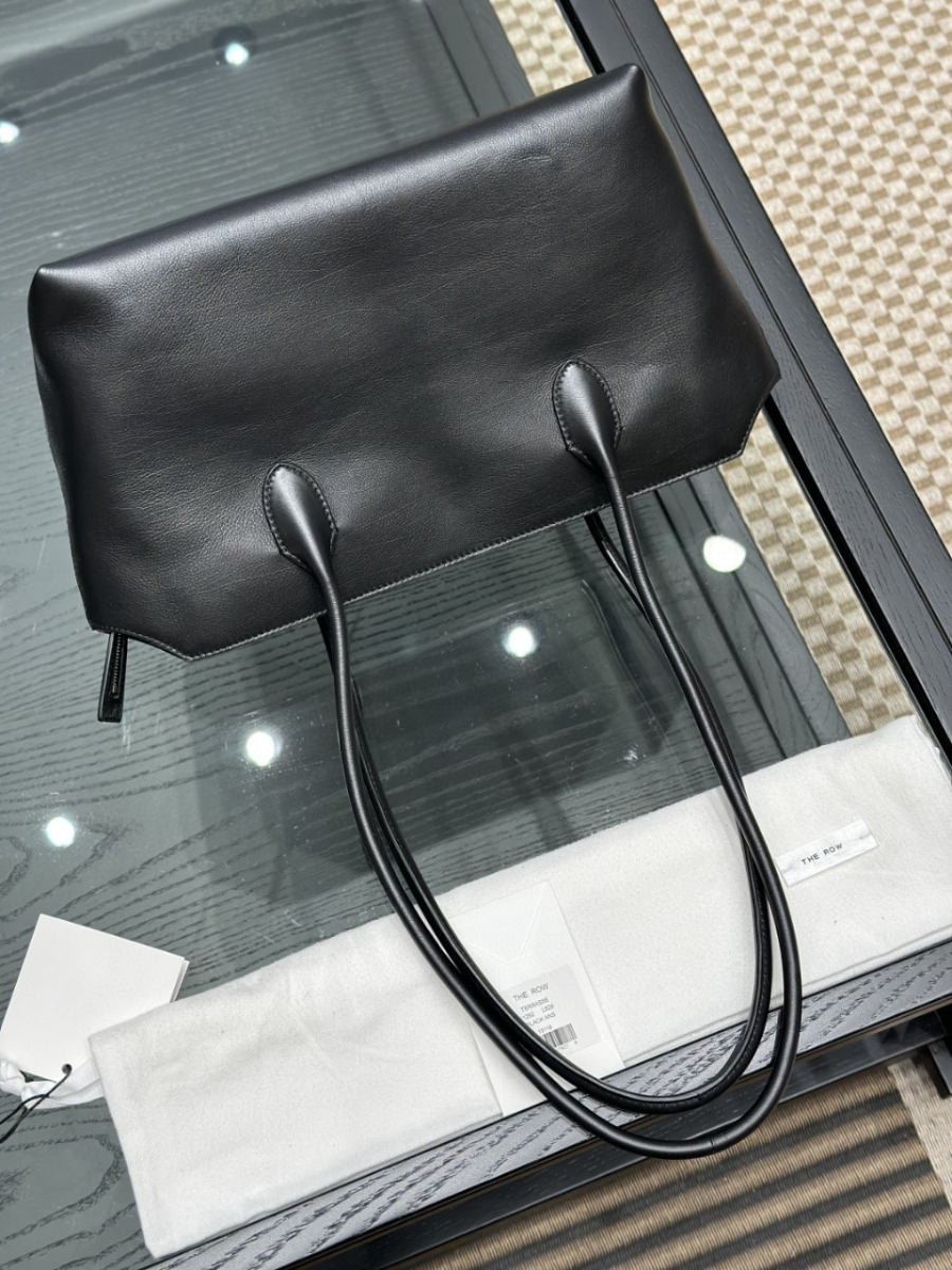 더미러THE Mirror_사진_20260315_3.jpg